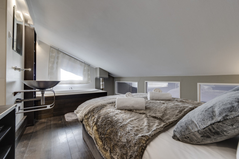 _lv_images__lot_0075553764_08_14217545