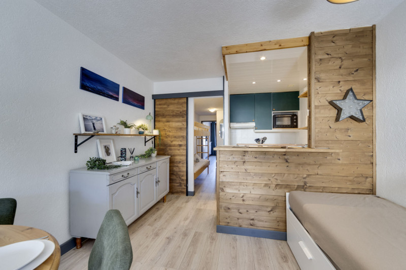 _lv_images__lot_0075554052_03_13458120