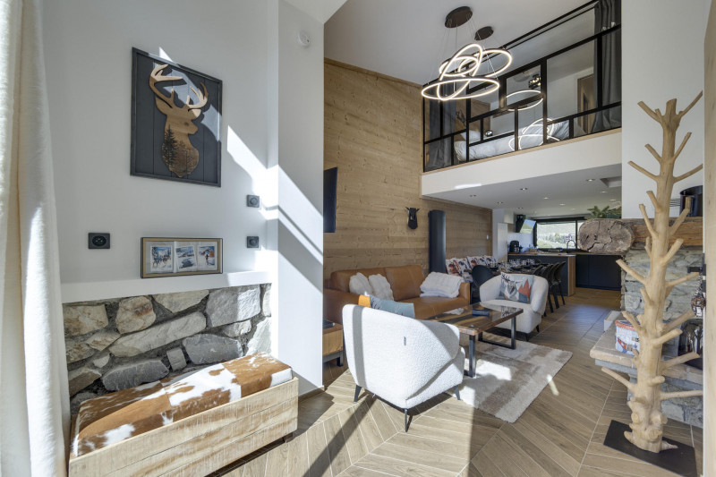 _lv_images__lot_0075554056_02_13457525