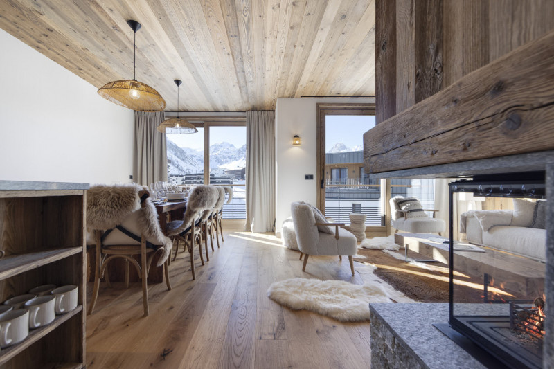 _lv_images__lot_0075554095_04_14468410