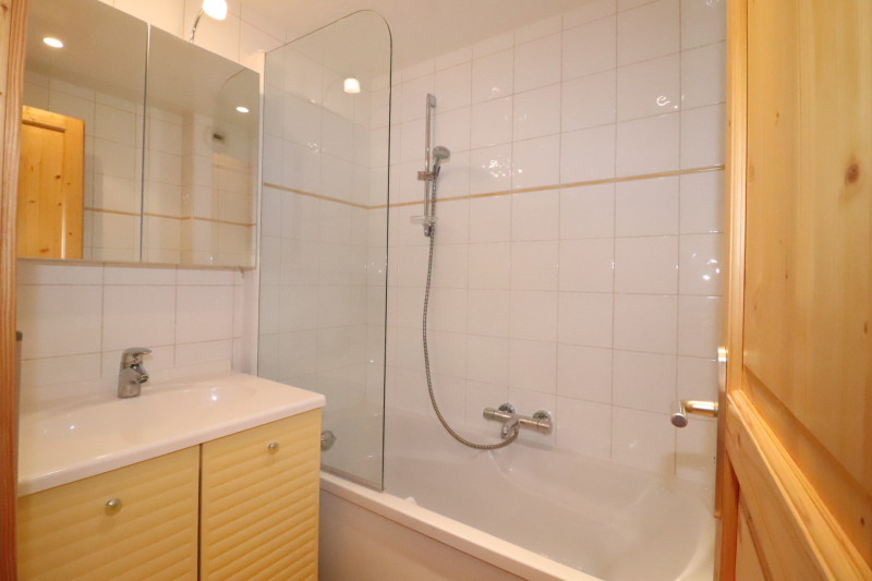 Salle de bain au rez de chaussée Salle de bain au rez de chaussée