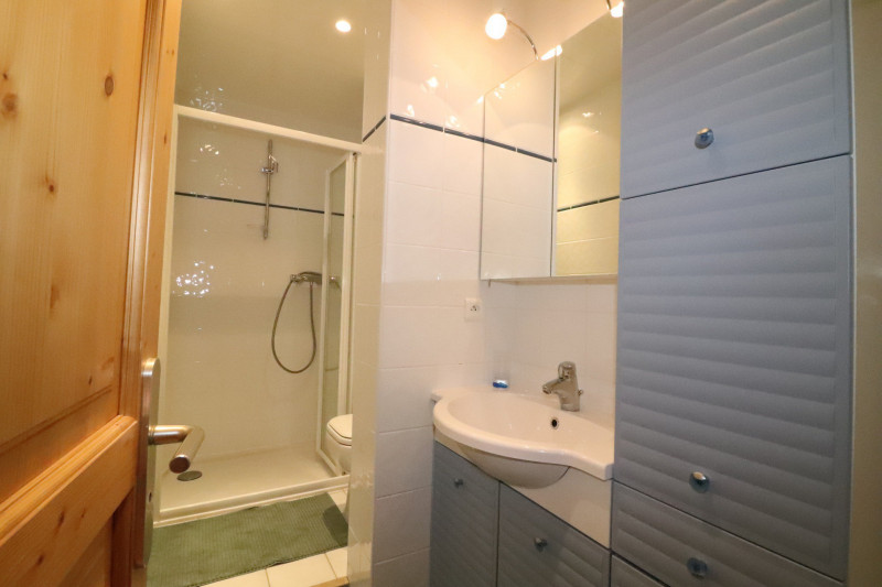 Salle de douche à l'étage