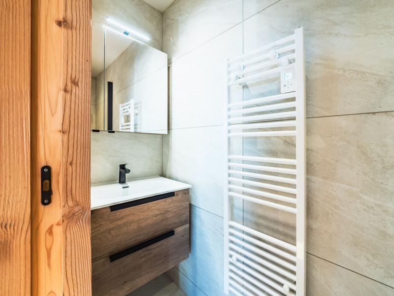 Autre angle de vue de la salle d'eau. Autre angle de vue de la salle d'eau.