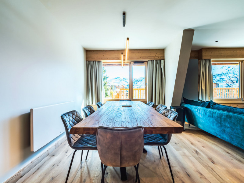 Table à manger rustique et design.