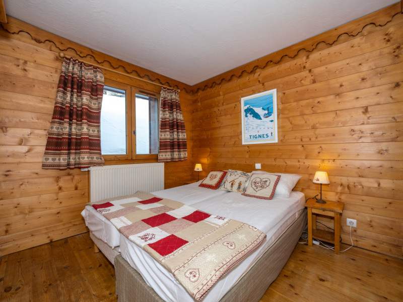 CHAMBRE DOUBLE AVEC RANGEMENTS
