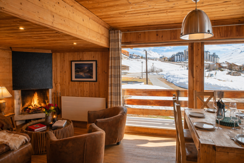 chalet-chaleureux-avec-vue-sur-les-montagnes-14450029