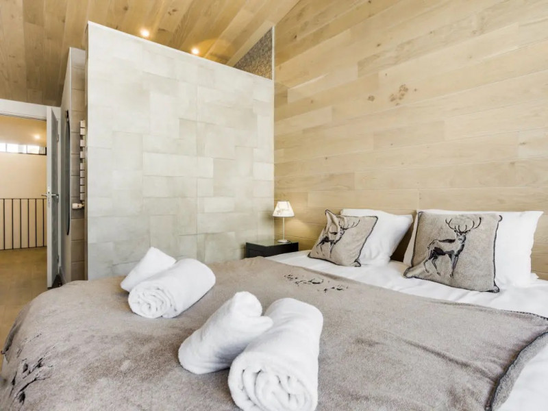 Chambre 3 avec espace douche et lavabo location-appartement-hauts de val claret-ski-tignes