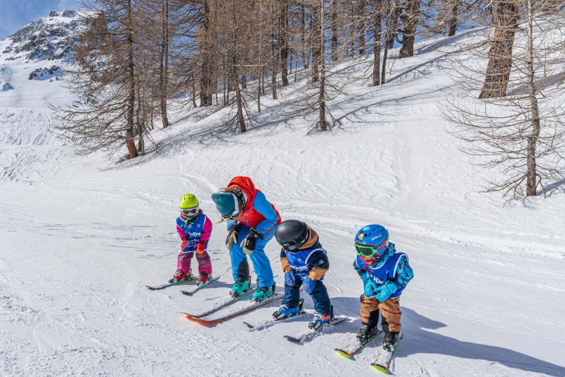 Cours de ski enfant petit ours Oxygène tignes