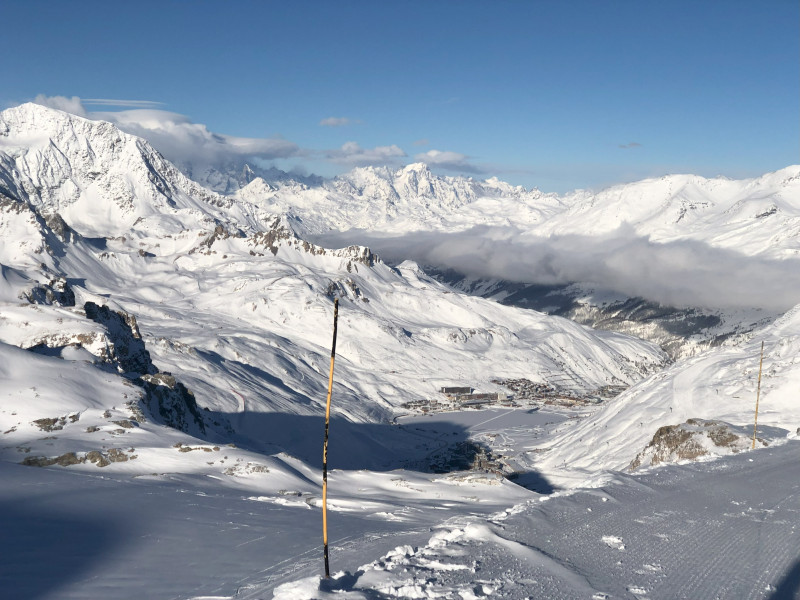 Vue de Tignes le lac depuis le glacier de la grande motte