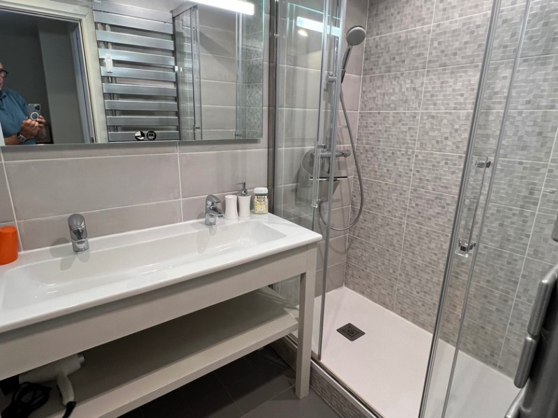 Salle de douche location-appartement-hauts de val claret-ski-tignes