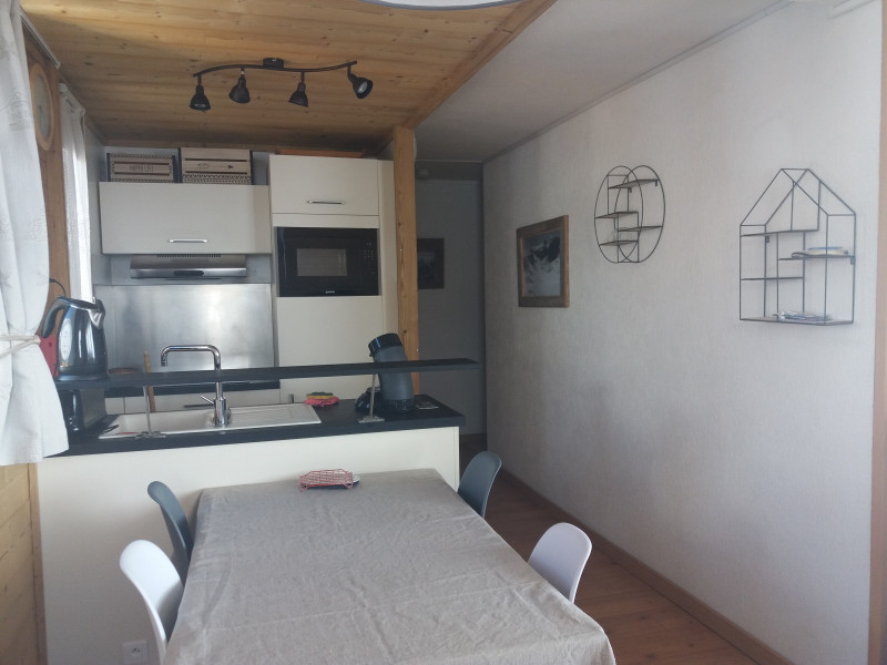 vue-couloir-et-cuisine-2-13968593 vue-couloir-et-cuisine-2-13968593